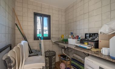 Casa en Venta 6 ambientes, 5 dormitorios, 2 plantas, Lagos De Canning. Muy luminosa, 1 año.