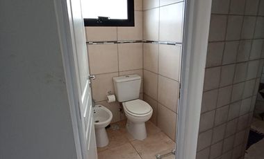 Casa en  barrio privado Altos de Zorraquín en impecable estado.-
