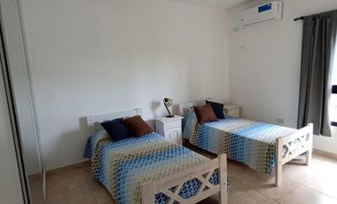 Casa en  barrio privado Altos de Zorraquín en impecable estado.-