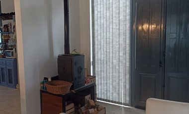 Casa en  barrio privado Altos de Zorraquín en impecable estado.-
