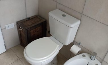 Casa en  barrio privado Altos de Zorraquín en impecable estado.-