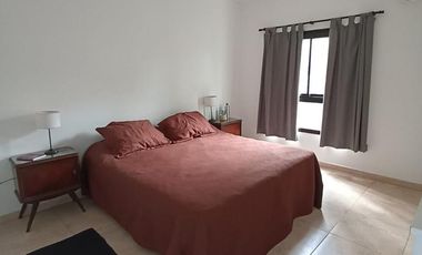 Casa en  barrio privado Altos de Zorraquín en impecable estado.-
