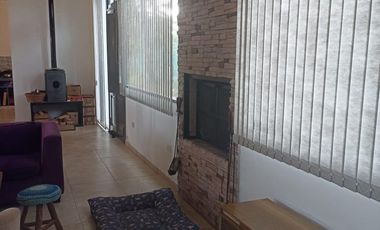 Casa en  barrio privado Altos de Zorraquín en impecable estado.-