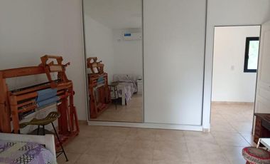 Casa en  barrio privado Altos de Zorraquín en impecable estado.-