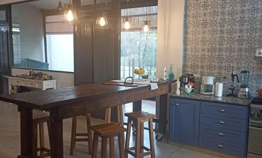 Casa en  barrio privado Altos de Zorraquín en impecable estado.-