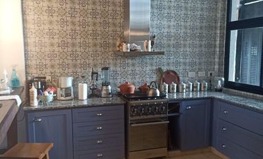 Casa en  barrio privado Altos de Zorraquín en impecable estado.-