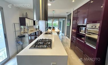 CASA EN VENTA EN BARRIO PRIVADO SEPTIEMBRE