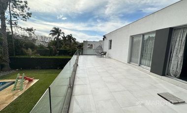 CASA EN VENTA EN BARRIO PRIVADO SEPTIEMBRE