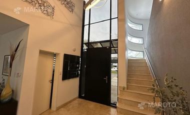 CASA EN VENTA EN BARRIO PRIVADO SEPTIEMBRE