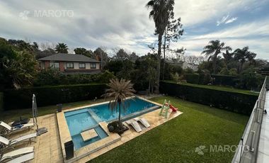CASA EN VENTA EN BARRIO PRIVADO SEPTIEMBRE