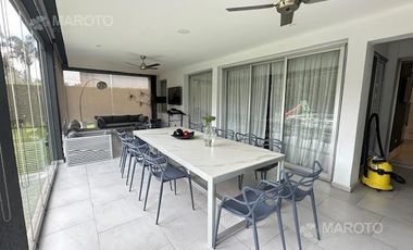 CASA EN VENTA EN BARRIO PRIVADO SEPTIEMBRE