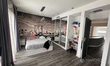 CASA EN VENTA EN BARRIO PRIVADO SEPTIEMBRE