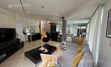 CASA EN VENTA EN BARRIO PRIVADO SEPTIEMBRE