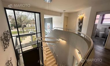 CASA EN VENTA EN BARRIO PRIVADO SEPTIEMBRE