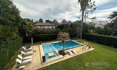 CASA EN VENTA EN BARRIO PRIVADO SEPTIEMBRE
