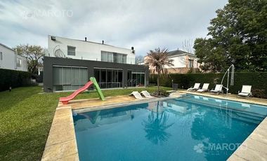 CASA EN VENTA EN BARRIO PRIVADO SEPTIEMBRE