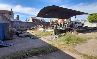 Galpón en venta doble lote y doble portón