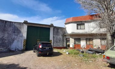 Galpón en venta doble lote y doble portón