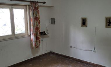 Casa en venta - 3 Dormitorios 2 Baños - Cocheras - 233Mts2 - López Gomara, Mar del Plata