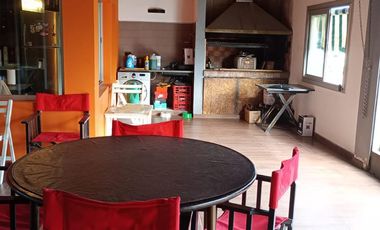 Casa 7 ambientes con local comercial aprox 600m2 en 3 plantas en venta - Ezpeleta