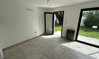 Duplex en venta - 2 dormitorios 2 baños  - 207mts2  - Villa Elisa