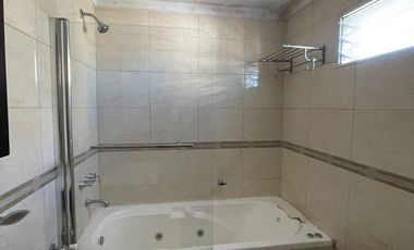 Departamento  de categoría en venta de 4 ambientes con cochera y baulera - Wilde