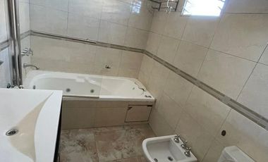 Departamento  de categoría en venta de 4 ambientes con cochera y baulera - Wilde
