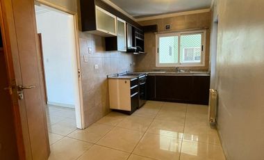Departamento  de categoría en venta de 4 ambientes con cochera y baulera - Wilde