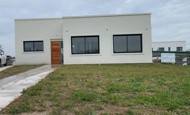OPORTUNIDAD! Casa a estrenar en San Sebastian