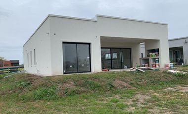 OPORTUNIDAD! Casa a estrenar en San Sebastian
