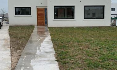 OPORTUNIDAD! Casa a estrenar en San Sebastian