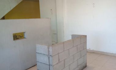 LOCAL CON COCHERAS - EXCELENTE UBICACION