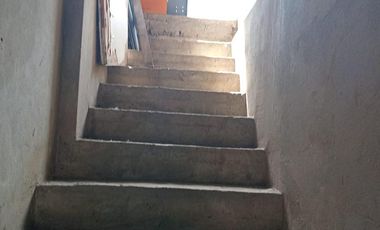 LOCAL CON COCHERAS - EXCELENTE UBICACION