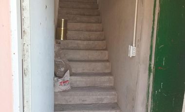 LOCAL CON COCHERAS - EXCELENTE UBICACION
