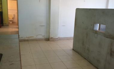LOCAL CON COCHERAS - EXCELENTE UBICACION