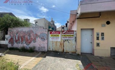 LOCAL CON COCHERAS - EXCELENTE UBICACION