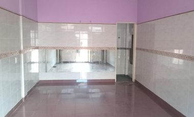 LOCAL CON COCHERAS - EXCELENTE UBICACION