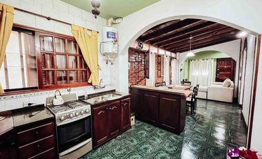 Casa en venta - 7 Dormitorios 4 Baños - Cochera - 400Mts2 - La Plata