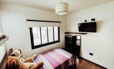 Casa en venta - 7 Dormitorios 4 Baños - Cochera - 400Mts2 - La Plata