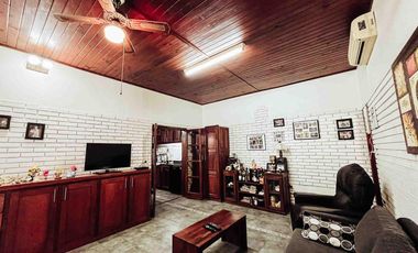Casa en venta - 7 Dormitorios 4 Baños - Cochera - 400Mts2 - La Plata