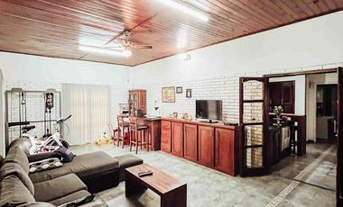 Casa en venta - 7 Dormitorios 4 Baños - Cochera - 400Mts2 - La Plata