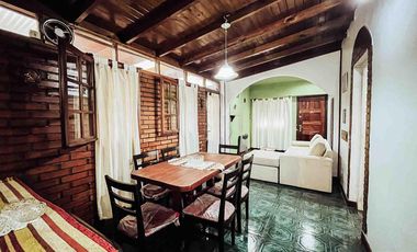 Casa en venta - 7 Dormitorios 4 Baños - Cochera - 400Mts2 - La Plata