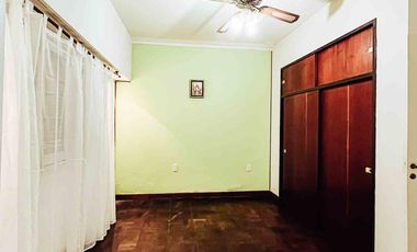Casa en venta - 7 Dormitorios 4 Baños - Cochera - 400Mts2 - La Plata