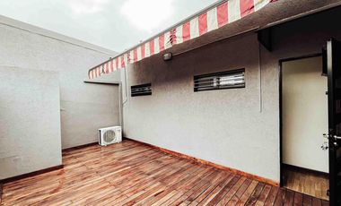 Casa en venta - 7 Dormitorios 4 Baños - Cochera - 400Mts2 - La Plata