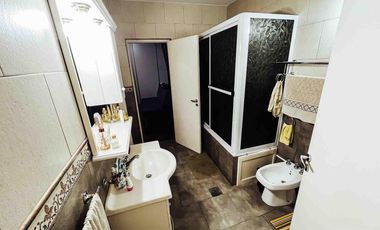Casa en venta - 7 Dormitorios 4 Baños - Cochera - 400Mts2 - La Plata