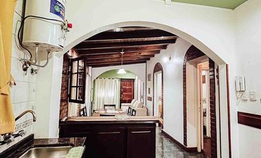 Casa en venta - 7 Dormitorios 4 Baños - Cochera - 400Mts2 - La Plata