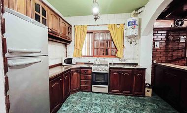 Casa en venta - 7 Dormitorios 4 Baños - Cochera - 400Mts2 - La Plata