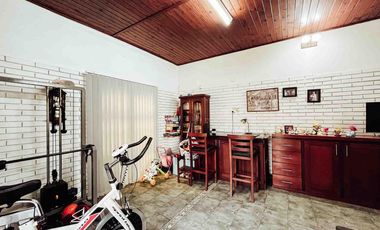 Casa en venta - 7 Dormitorios 4 Baños - Cochera - 400Mts2 - La Plata