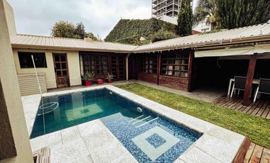 Casa en venta - 7 Dormitorios 4 Baños - Cochera - 400Mts2 - La Plata