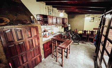 Casa en venta - 7 Dormitorios 4 Baños - Cochera - 400Mts2 - La Plata